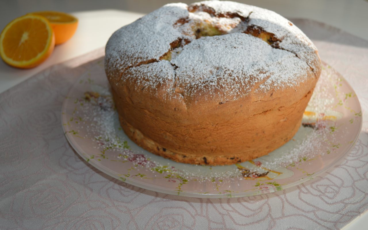 Chiffon cake all’arancia e gocce di cioccolato