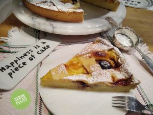 Crostata con crema pasticcera e amarene