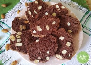 Sfogliette al cacao di albumi e mandorle