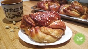 Brioche svedesi al cardamomo