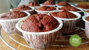 Muffins al cioccolato, rum e pere