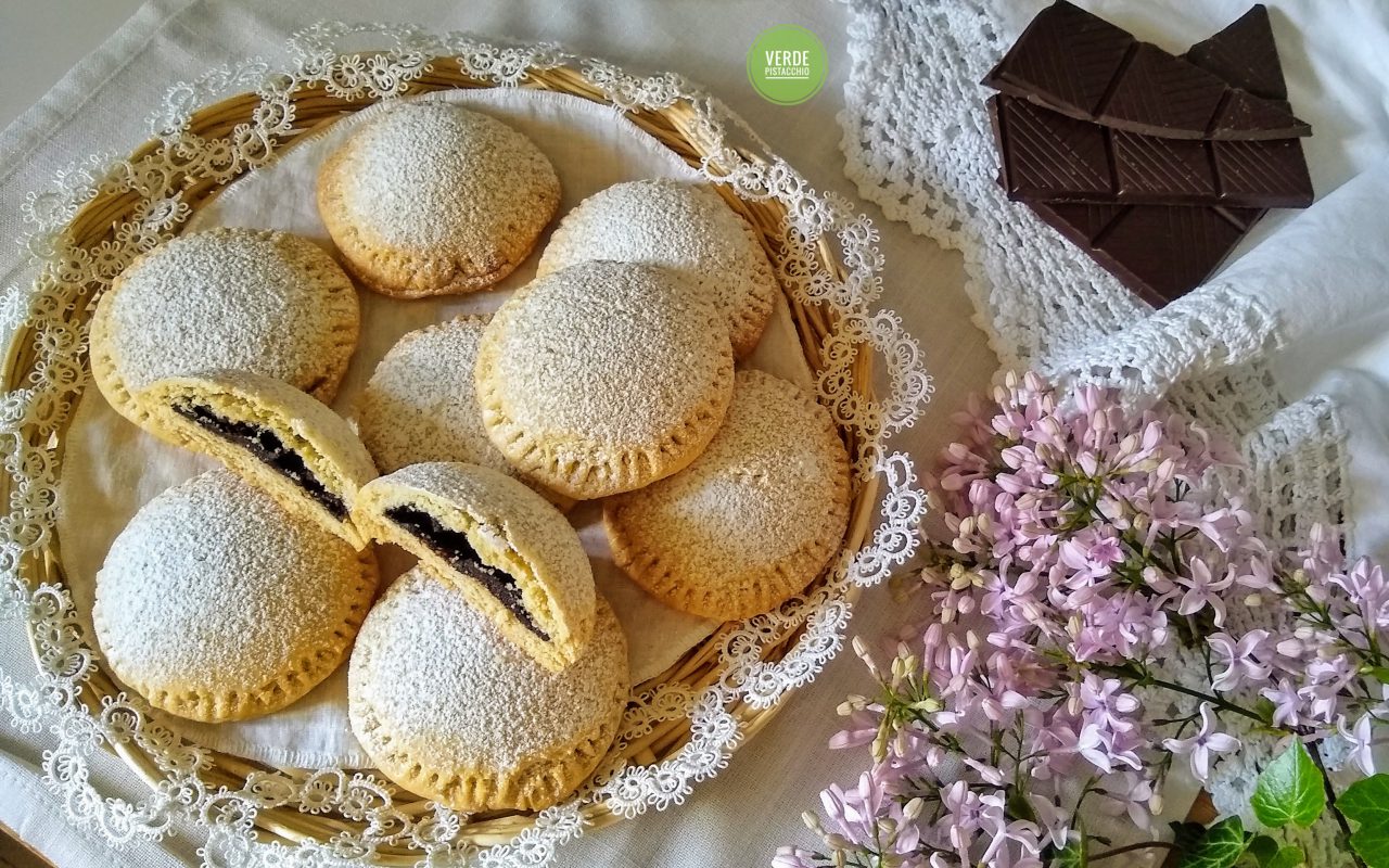 Biscotti con crema al cioccolato senza uova burro e latte